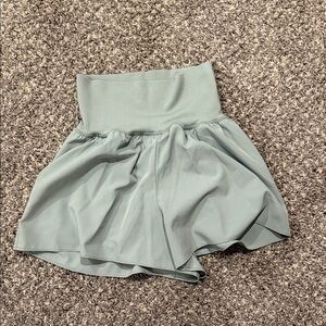 Yogalicious green Crossfire Shorts women’s small